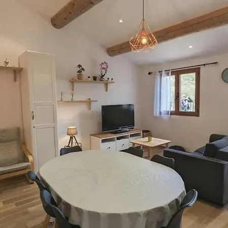 Maison Familiale A Avec Terrasse Privee エスパラン・ド・ヴェルドン